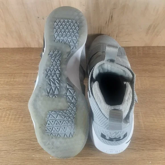 NIKE LEBRON JAMES ZOOM 943-155-002 SIZE 10.5 HIGH TOP SNEAKERS GREY - Picture 7 of 16